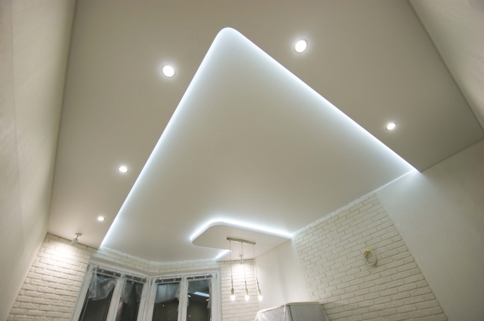 Заказать парящие натяжные потолки в г. Полысаево